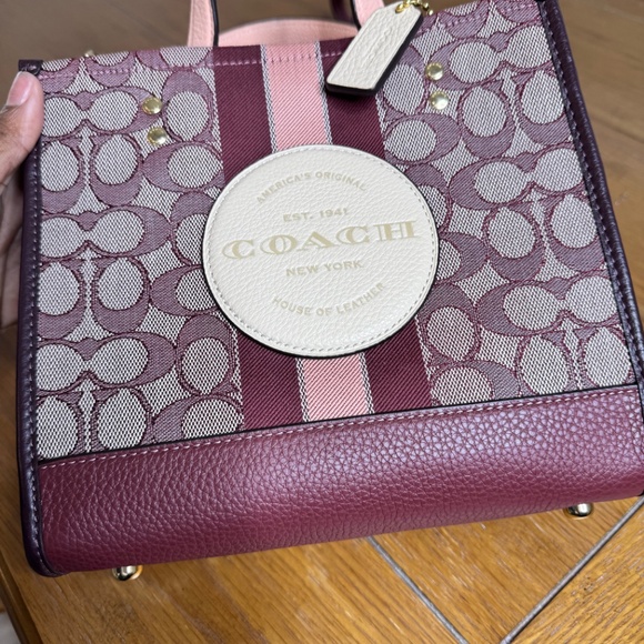 Coach Dempsey Tote 22 in Signature Jacquard With Stripe And Patch C8417 - Picture 4 of 6